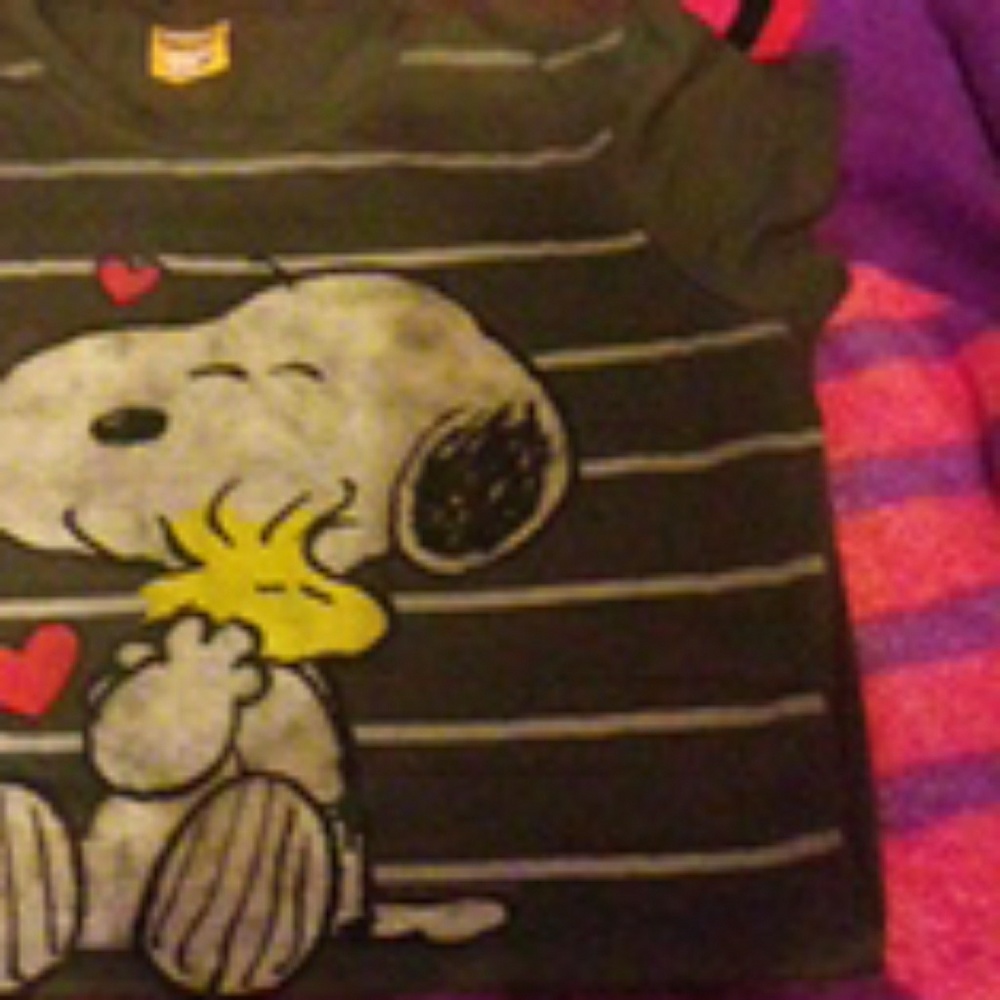 Suoer cute Snoopy shirt